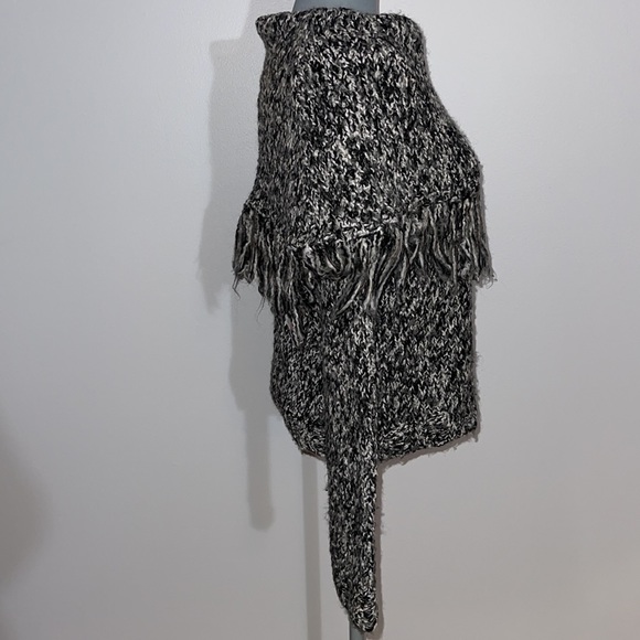 Mac & Jac Knitted Fringe Salt & Pepper Sweater - Picture 4 of 12
